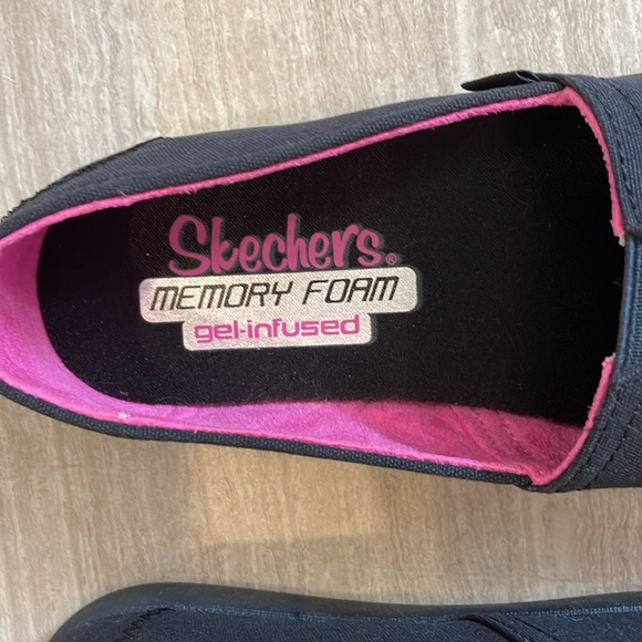 SKECHERS NWT Girls Size 2 Black Slip-On canvas casual shoes gel memory foam - Picture 4 of 11